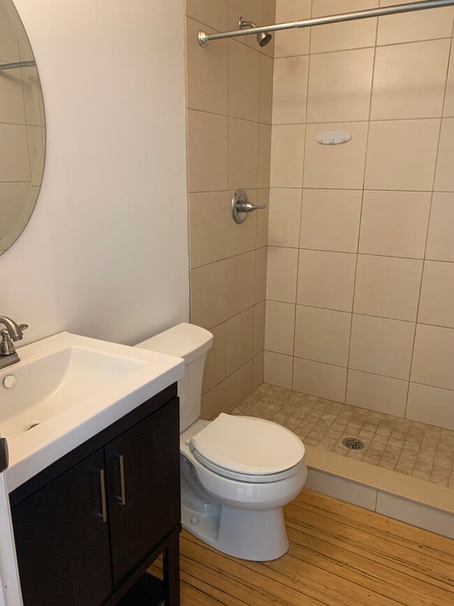 Building Photo - 318-320 W Myrtle