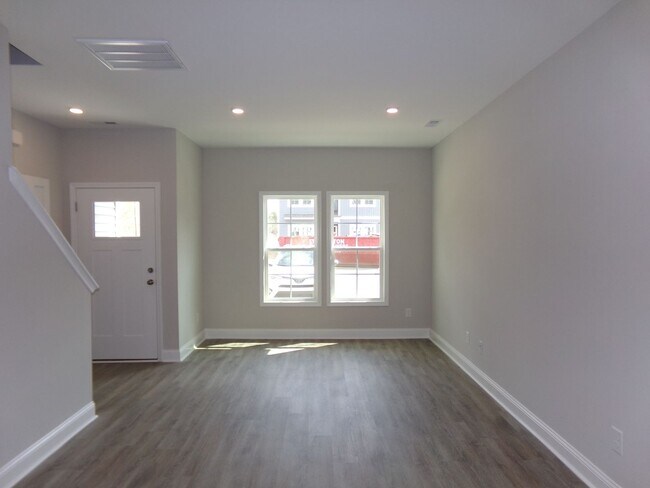 Building Photo - 201 Loren Rd