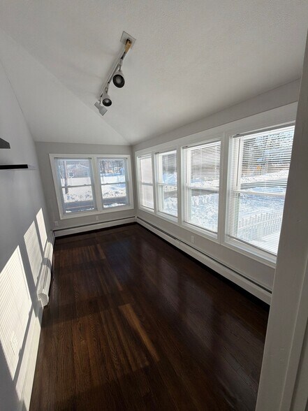 Building Photo - 610 Ives Row