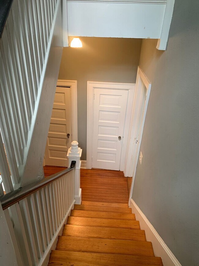 Building Photo - Beautiful Historic 3 Bedroom 2 Bath House on Colonial Drive