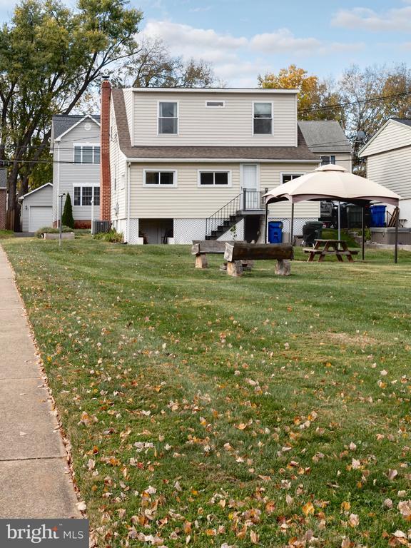 Building Photo - 16 Norva Ave