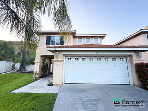 Building Photo - Charming 4-Bed/2.5-Bth Home in Prime Santa...