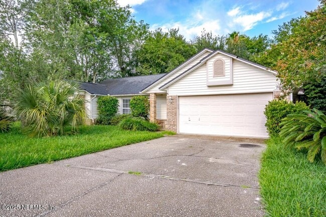 Building Photo - 2058 Forest Gate Dr E