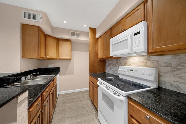 Building Photo - 2110 Wilcrest Dr