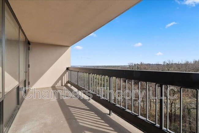 Building Photo - 3705 S George Mason Dr