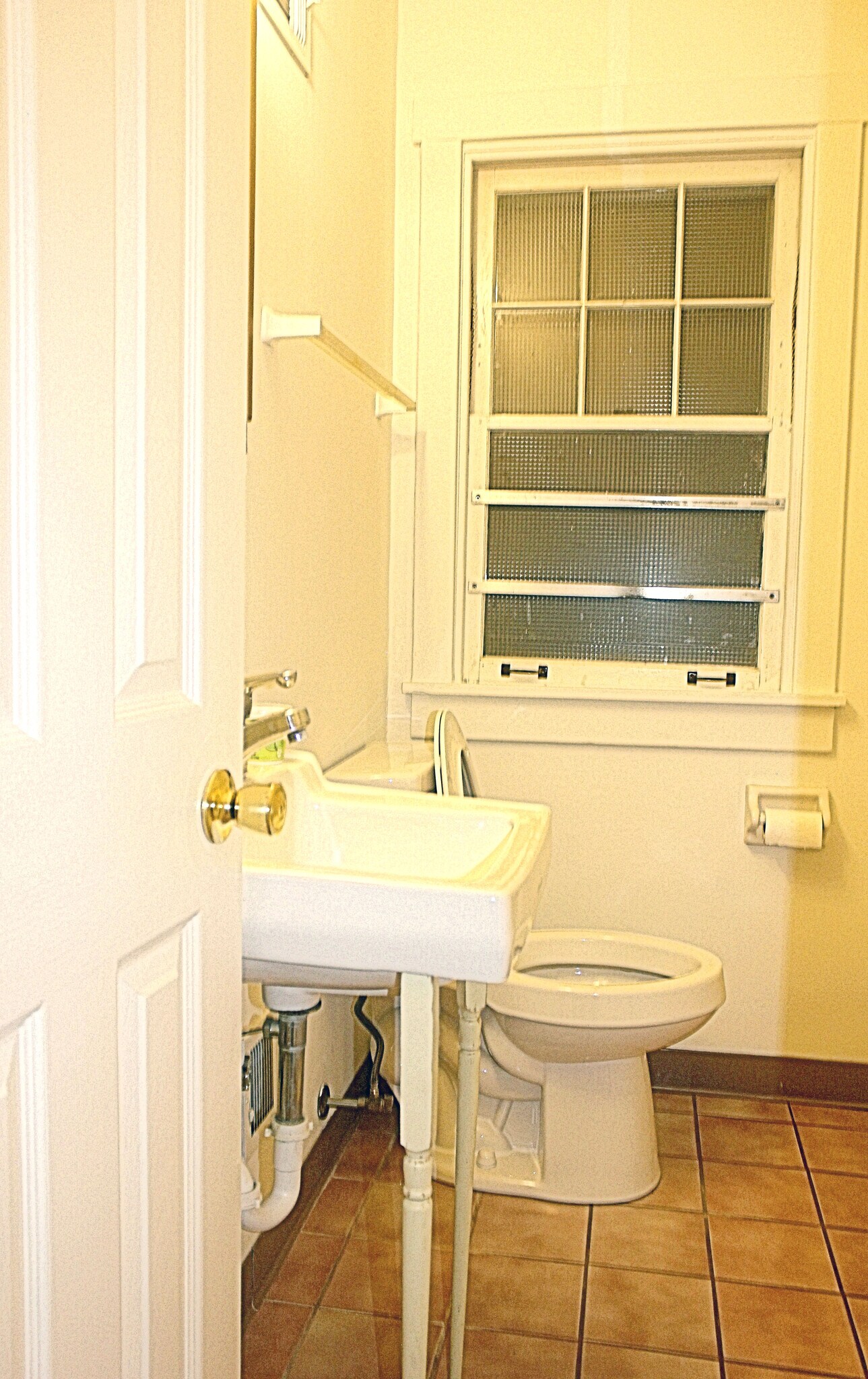 bath - 5840 Alderson St