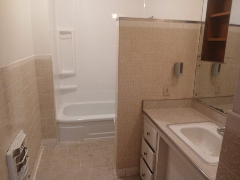 Building Photo - 2413 Poplar St