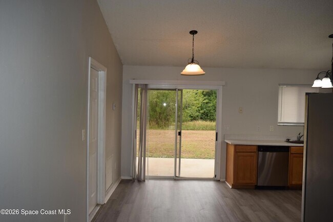 Building Photo - 213 Abello Rd SE