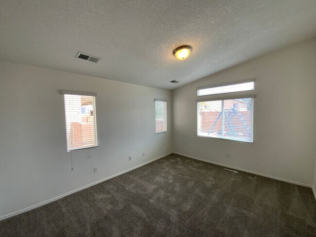 Building Photo - 3 Bedroom Single Story Home Available Near 98th St & Dennis Chavez SW!