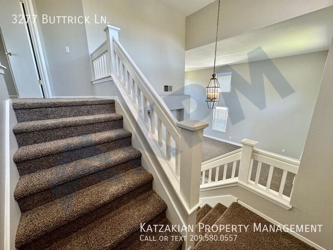 Building Photo - Remodeled 2-Story 4-Bedroom 3-Bath Weston ...