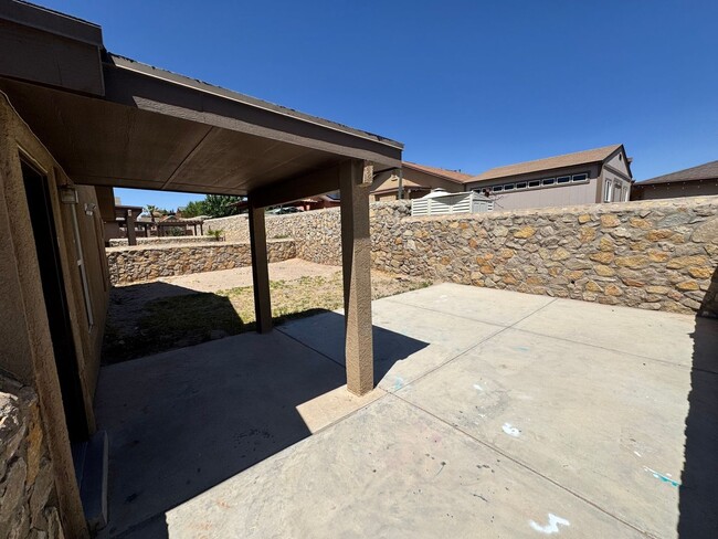 Building Photo - Charming smart 3BR House in El Paso with S...