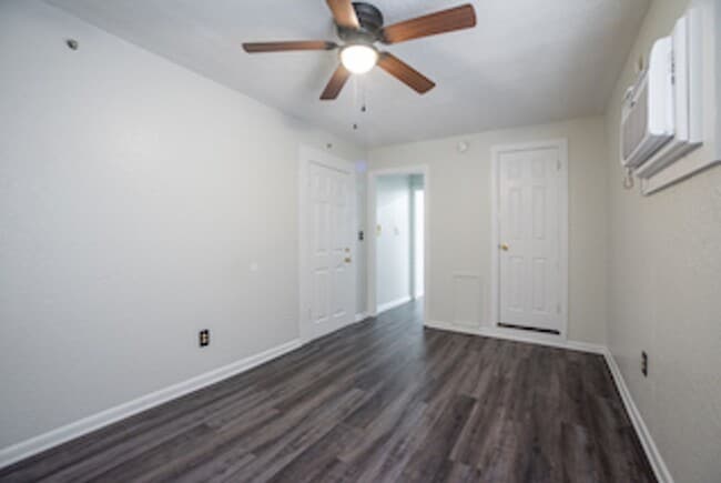 Building Photo - Corner Unit Available! unit 204