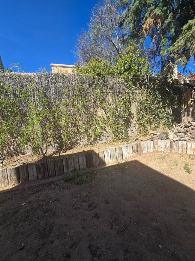 Building Photo - Beautiful 4 Bedroom 2 1/2 Bath Home in a Highly Desirable Neighborhood!