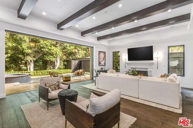 Building Photo - 820 N Vista St