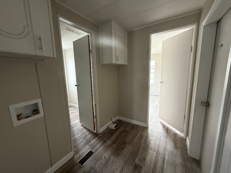 Building Photo - 80 Redwood Ln