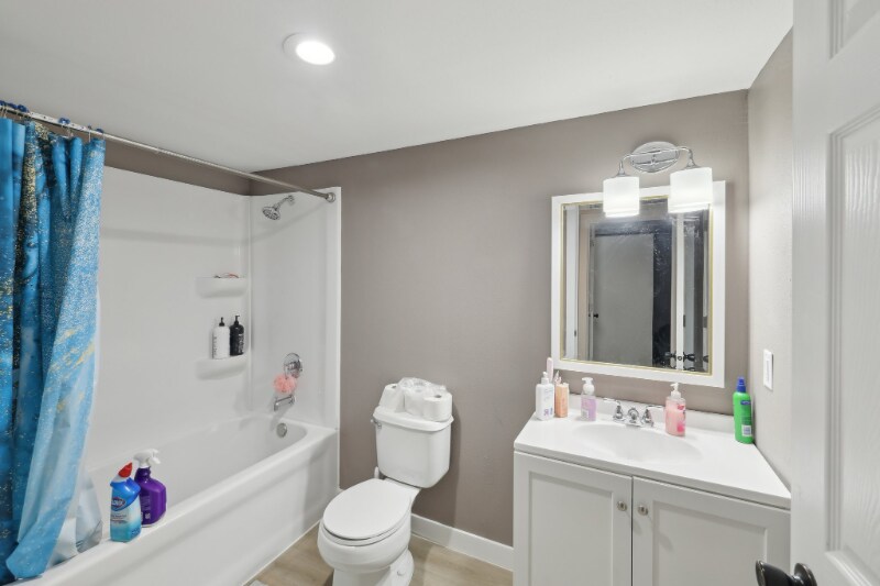 Building Photo - 1214 N High Point Rd