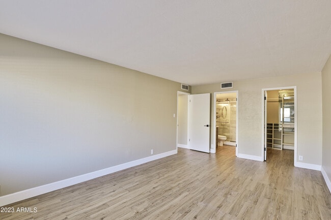 Building Photo - 7920 E Camelback Rd