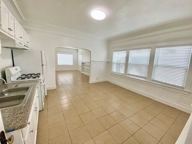 Building Photo - 2919 Van Buren Pl