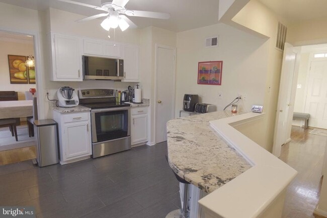 Building Photo - 10277 Gainsborough Rd