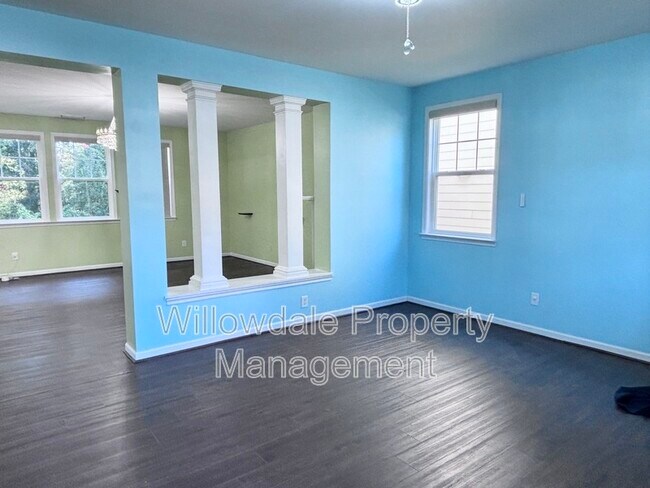 Building Photo - 624 Piper Stream Cir