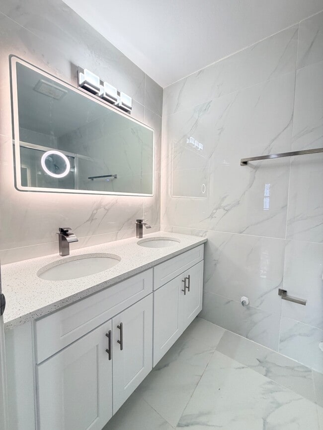 Building Photo - 15-75-75 208th Pl