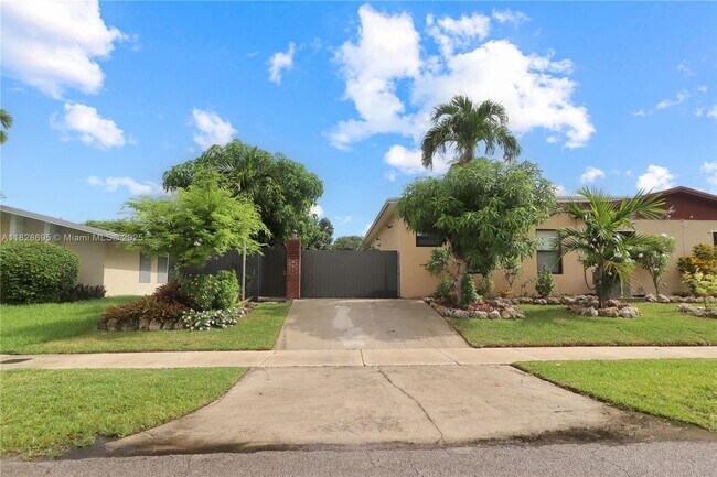 Building Photo - 15730 SW 103rd Ave