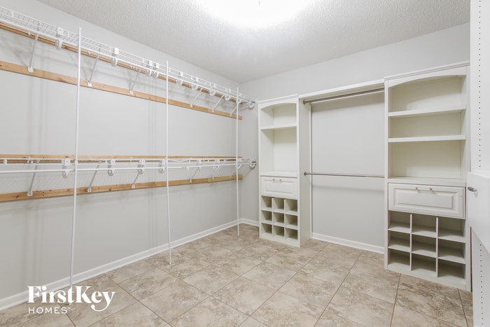 Building Photo - 2310 Amberleigh Dr