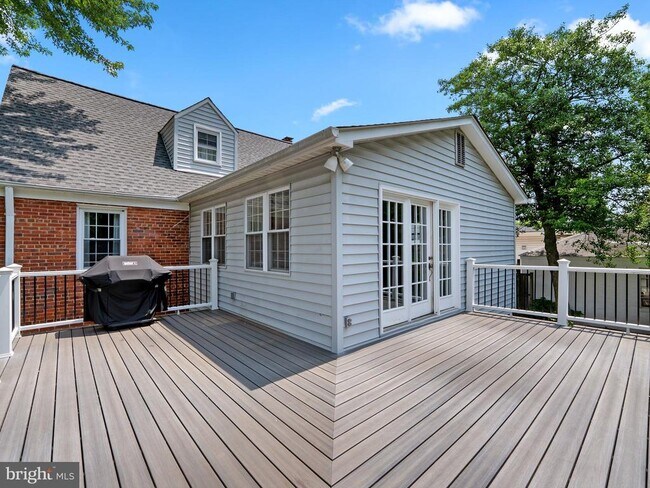 Building Photo - 404 S George Mason Dr