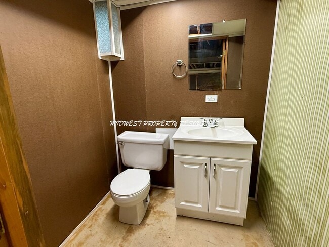 Building Photo - Beautiful 2 Bedroom Duplex - Fresh & Clean!