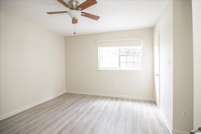 Building Photo - Newly Updated 1/1 Condo 1 Mile From Downtown Decatur!