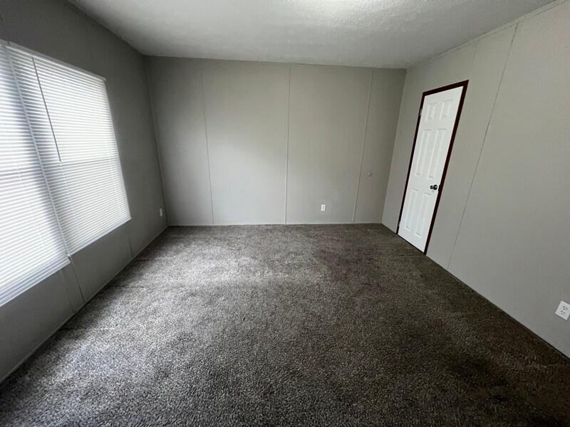 Building Photo - 54 Locust St