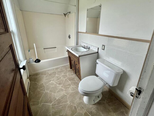 Building Photo - 2291 1/2 Day Street - Upper