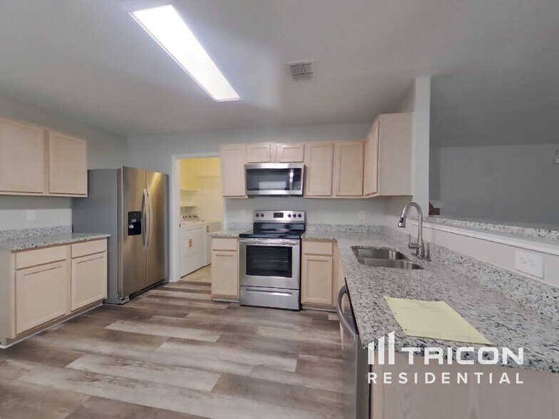 Building Photo - 2636 Peach Dr