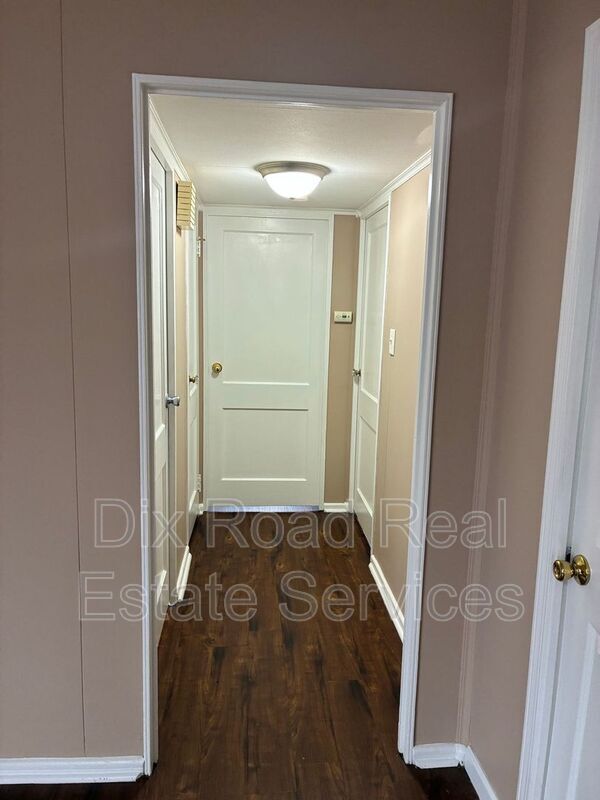 Building Photo - 1003 Sorg Pl