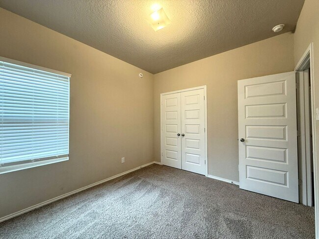 Building Photo - 10534 Green Rock Dr