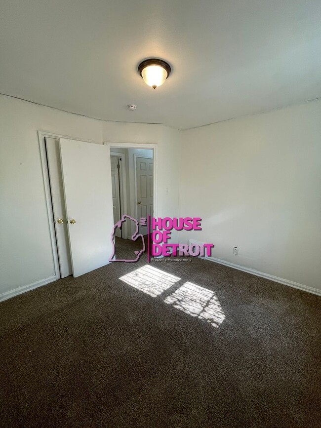 Building Photo - 3 BEDROOM | 1 BATH | FREE PRE SCREEN