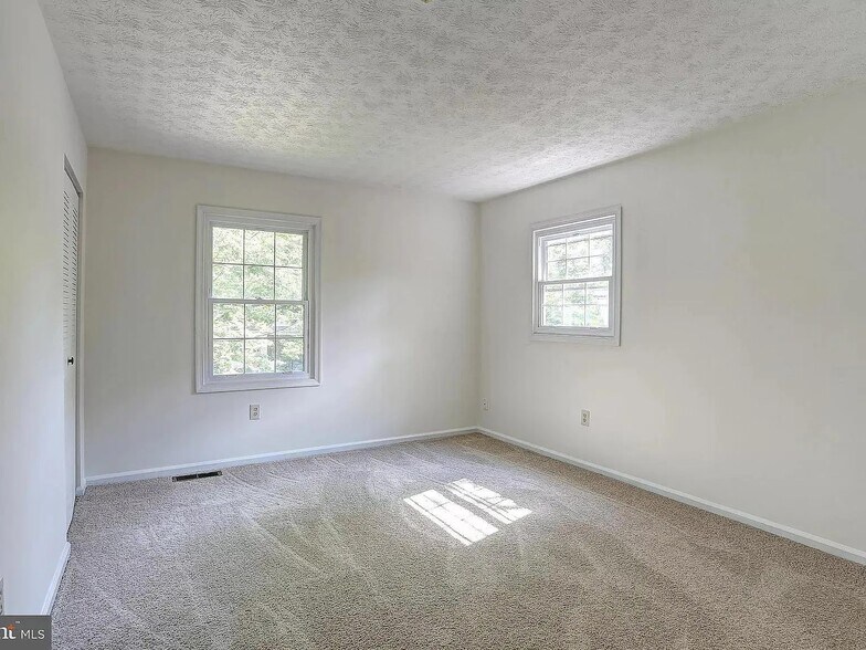 Building Photo - 5463 Watercress Pl