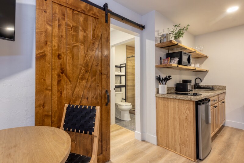 Building Photo - 1078 E White Mountain Blvd