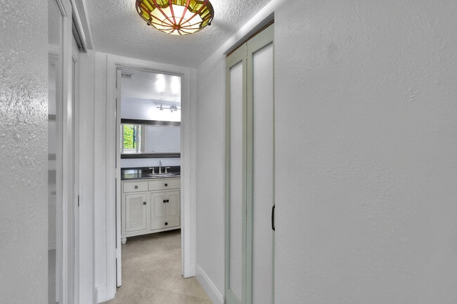 Building Photo - 740 S Federal Hwy