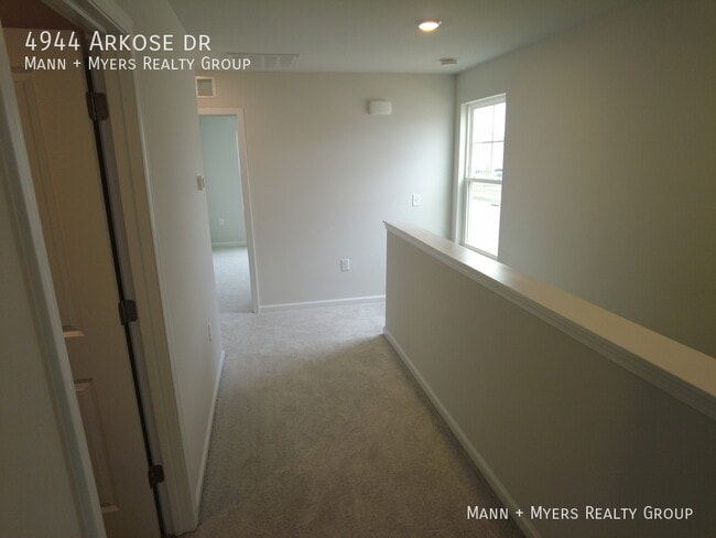 Building Photo - 4944 Arkose Dr