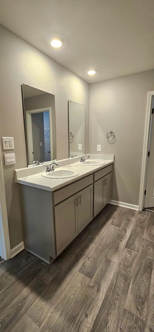 Building Photo - Luxury Meets Privacy in This 4-Bedroom Cul...