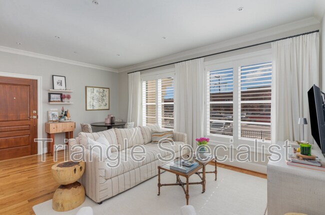 Building Photo - 2018 Smallwood Dr