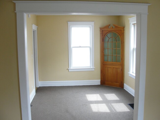 Building Photo - Duluth, MN - 3 bedroom - 1 bathroom - Sing...