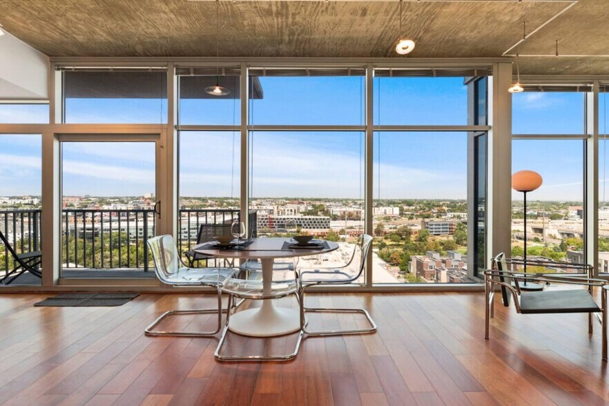 Building Photo - 1701 Chestnut Pl