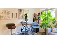 Building Photo - 2335 Hemlock Ln N