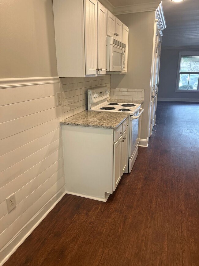 Building Photo - 07-103 Barrett