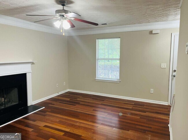 Building Photo - 690 Escalade Dr