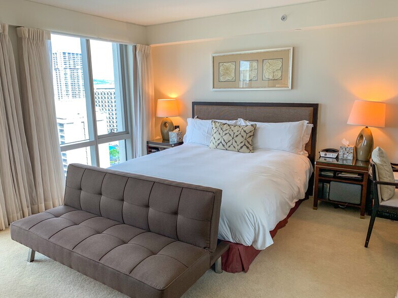 Building Photo - 223 Saratoga Rd