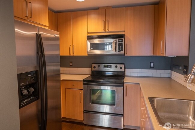 Building Photo - 2Bd/2Ba Seattle Condo