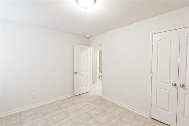 Building Photo - 1829 Persimmon Dr